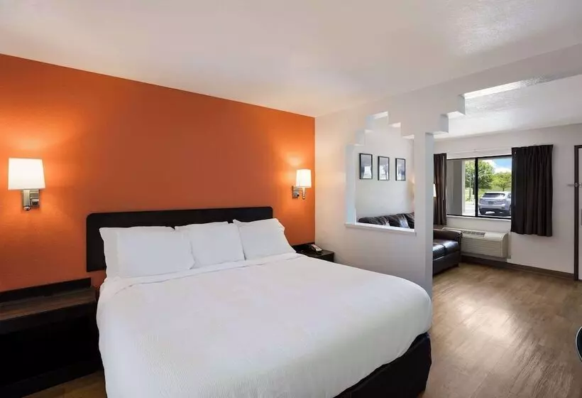 汽车旅馆  Hill Country Inn And Suites