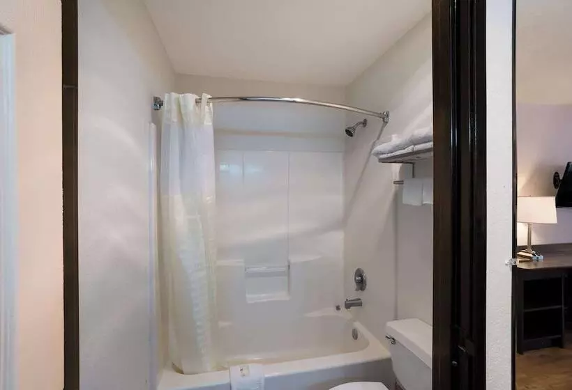 汽车旅馆  Hill Country Inn And Suites