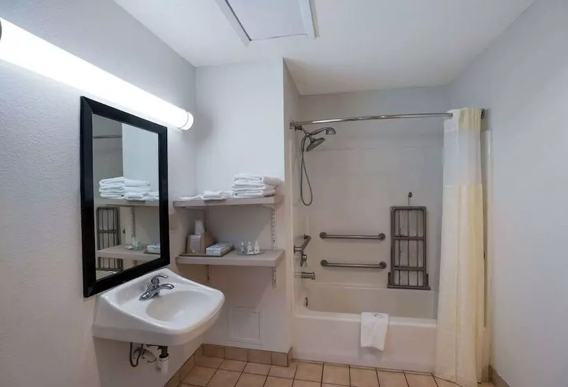 汽车旅馆  Hill Country Inn And Suites