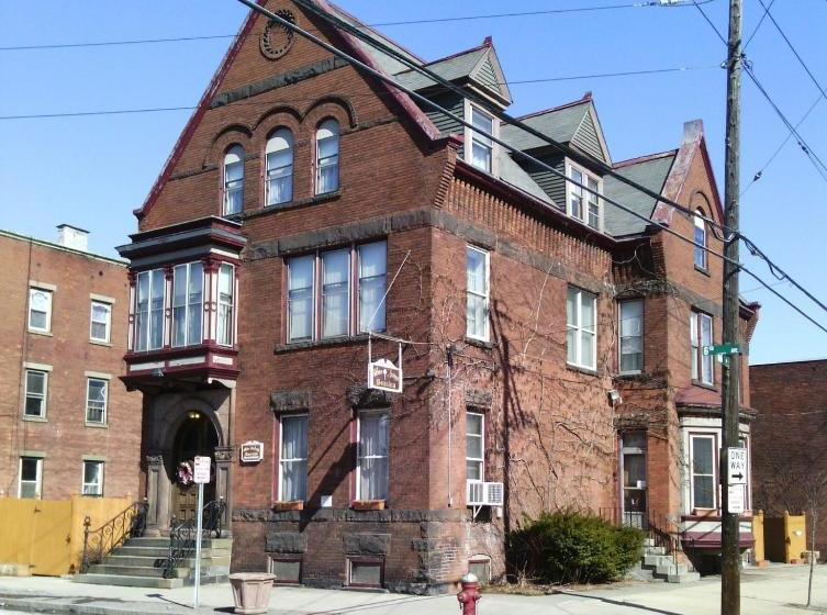 Olde Judge Mansion B&b