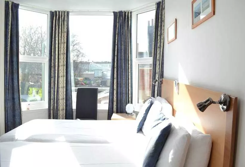 ペンション Carrington Guest House