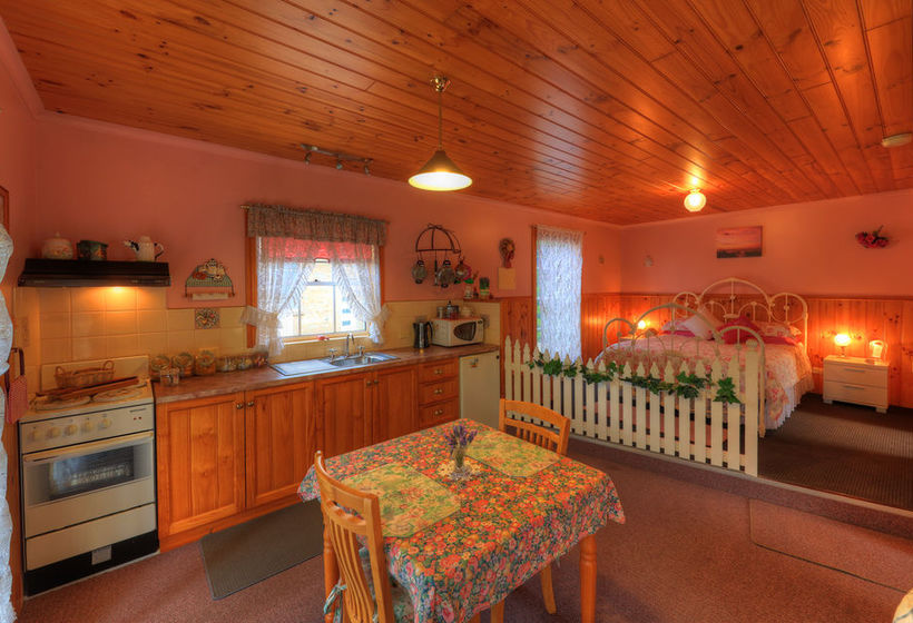 Rosebank Cottage Collection