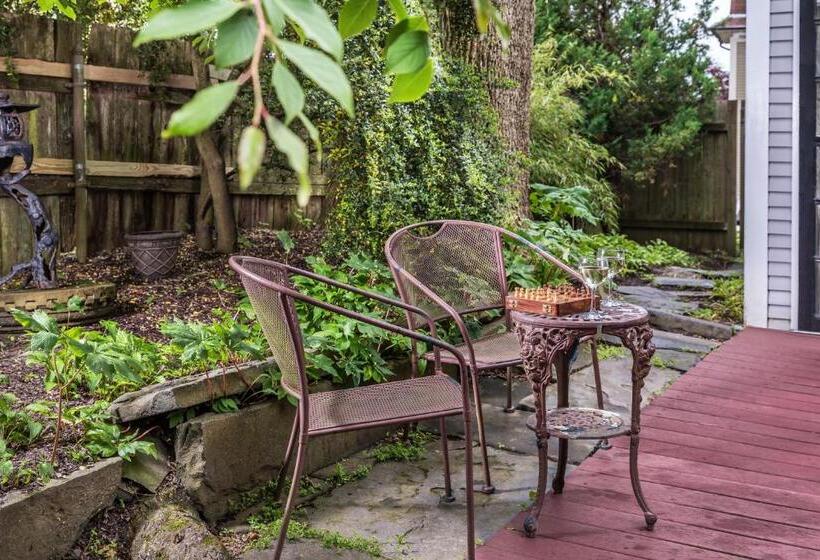 Samuel Durfee House B&b