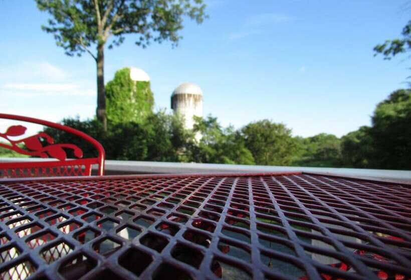 Saratoga Farmstead B&b