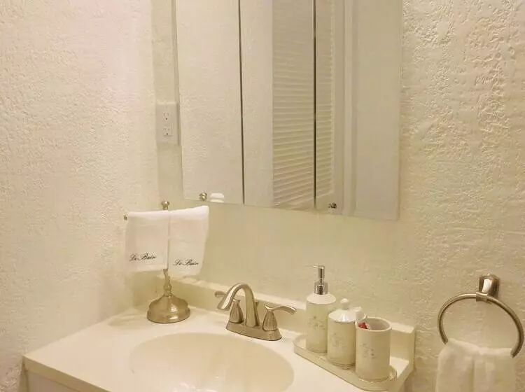 The Cottage Bed & Breakfast