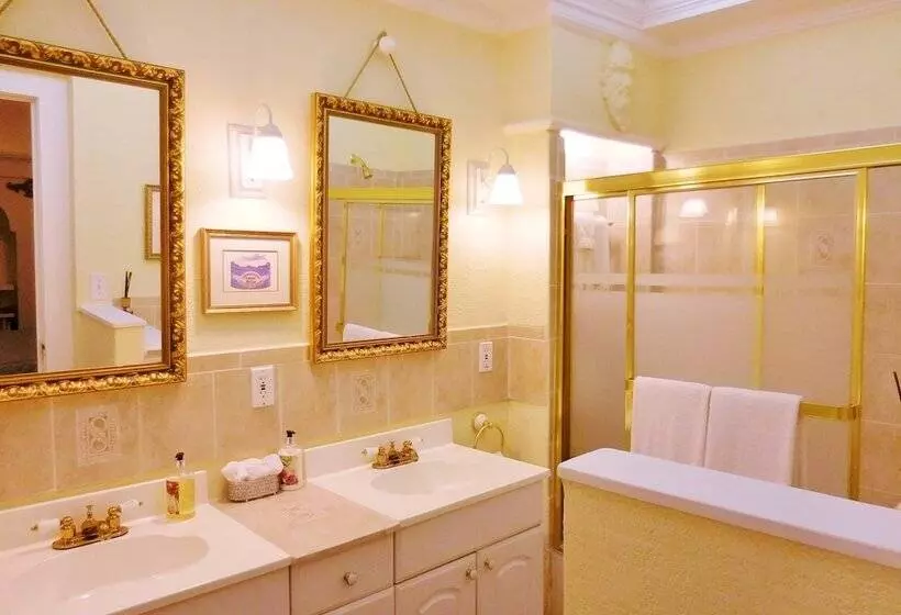 The Cottage Bed & Breakfast