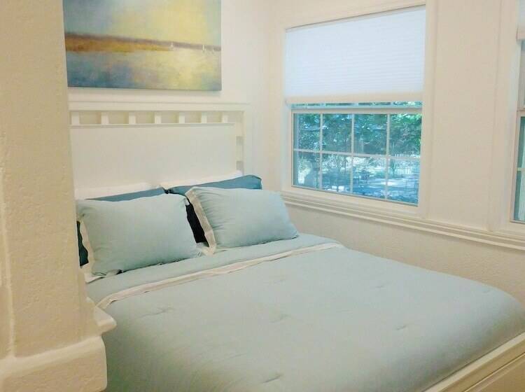 The Cottage Bed & Breakfast