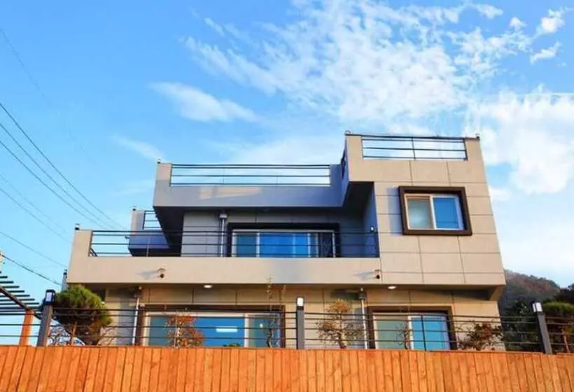 هتل Yeosu Baekya Sea Pension