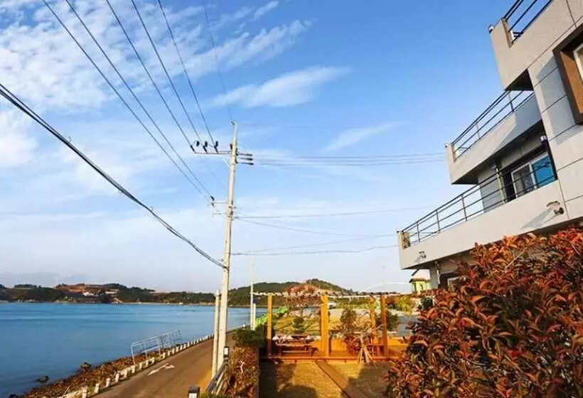 هتل Yeosu Baekya Sea Pension