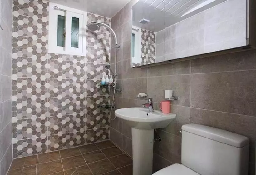 هتل Yeosu Baekya Sea Pension