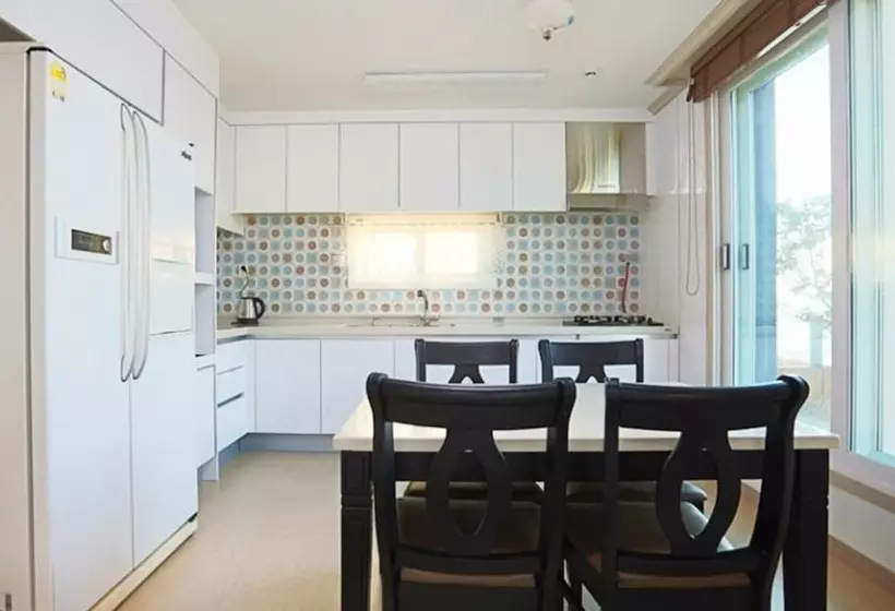 هتل Yeosu Baekya Sea Pension