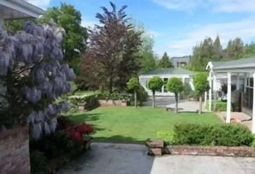 Bed and Breakfast Cheltenham House