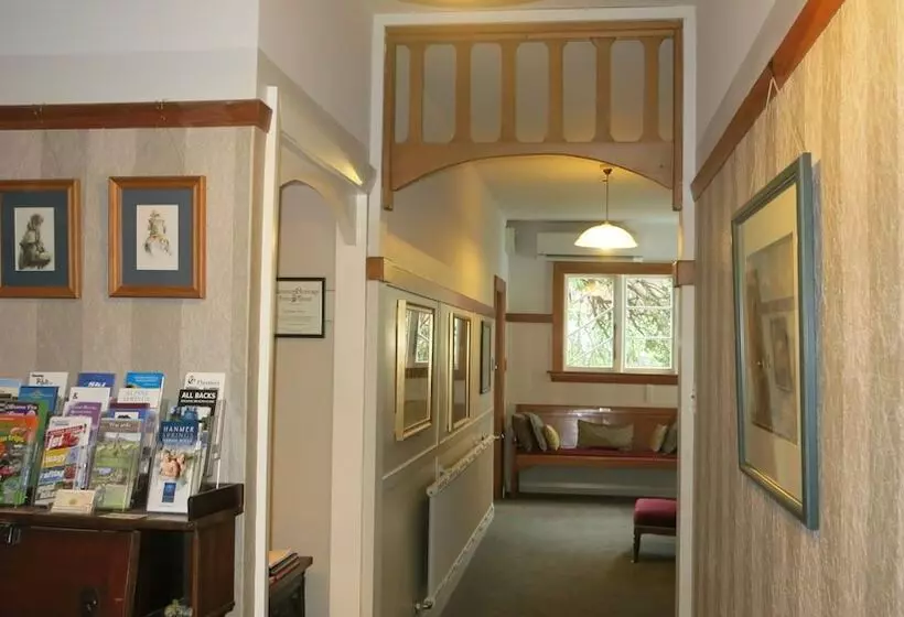 Bed and Breakfast Cheltenham House