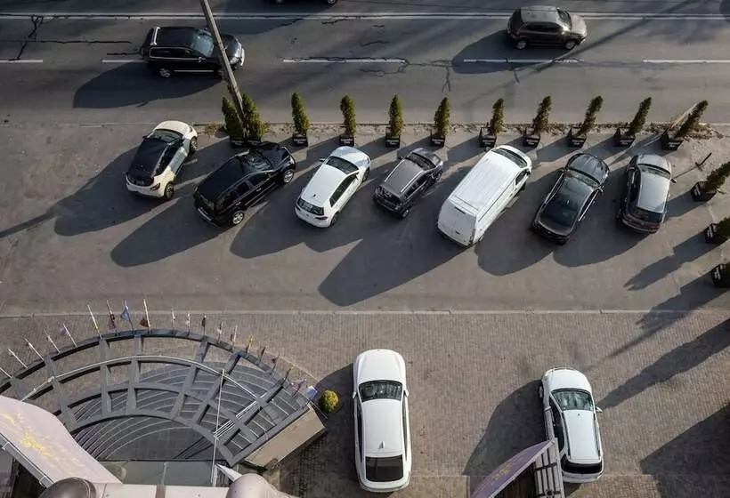 هتل Ambassador Plaza