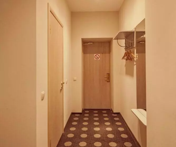 هتل Ambassador Plaza