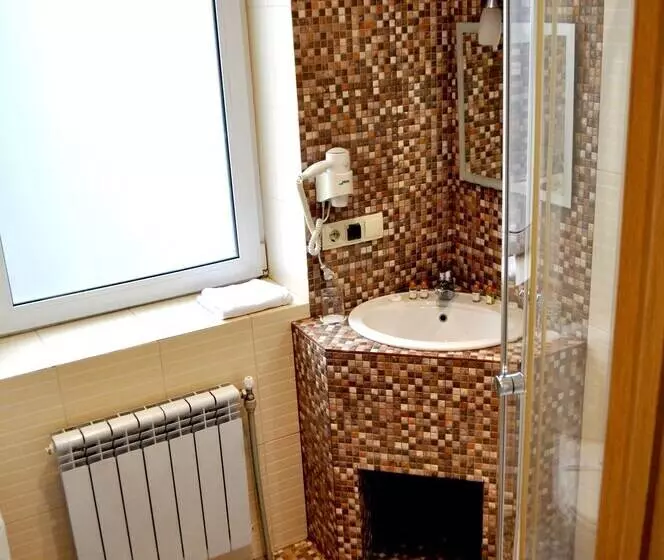 هتل Ambassador Plaza