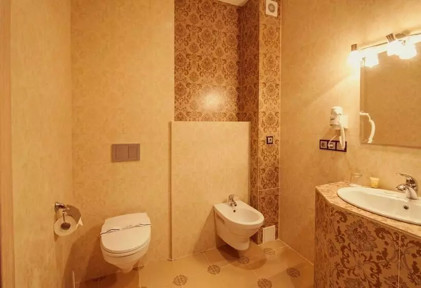 هتل Ambassador Plaza