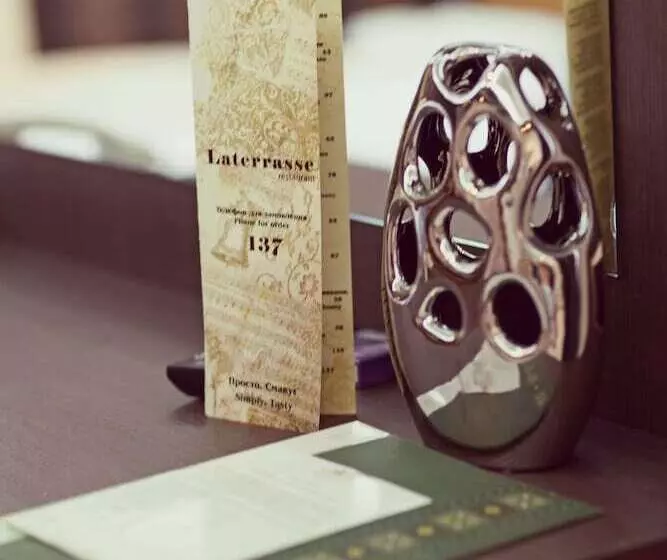 هتل Ambassador Plaza