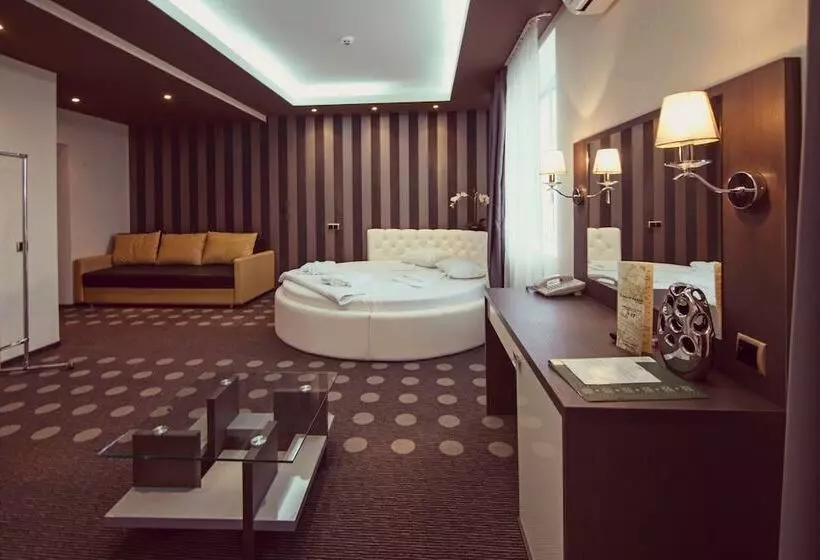 هتل Ambassador Plaza