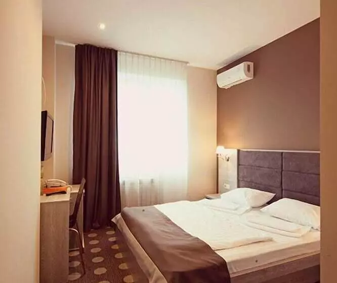 هتل Ambassador Plaza