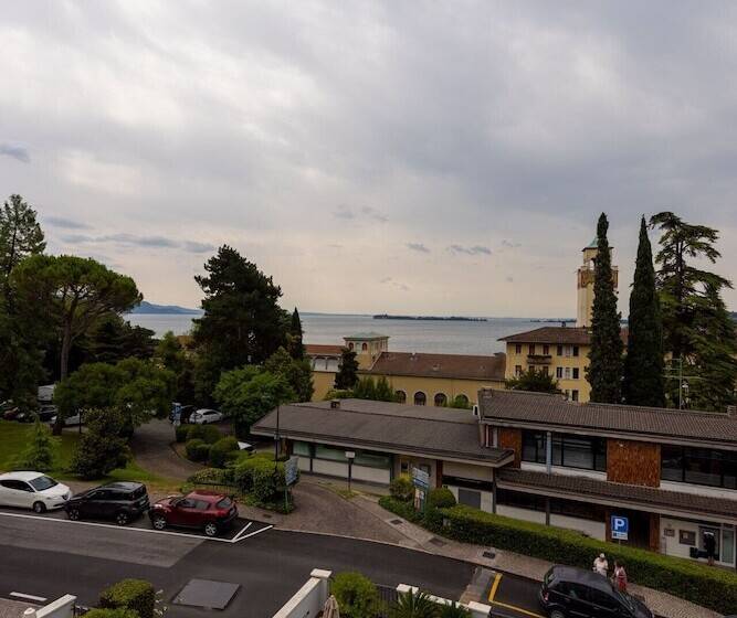 فندق Gardone Palace