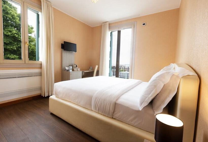 فندق Gardone Palace