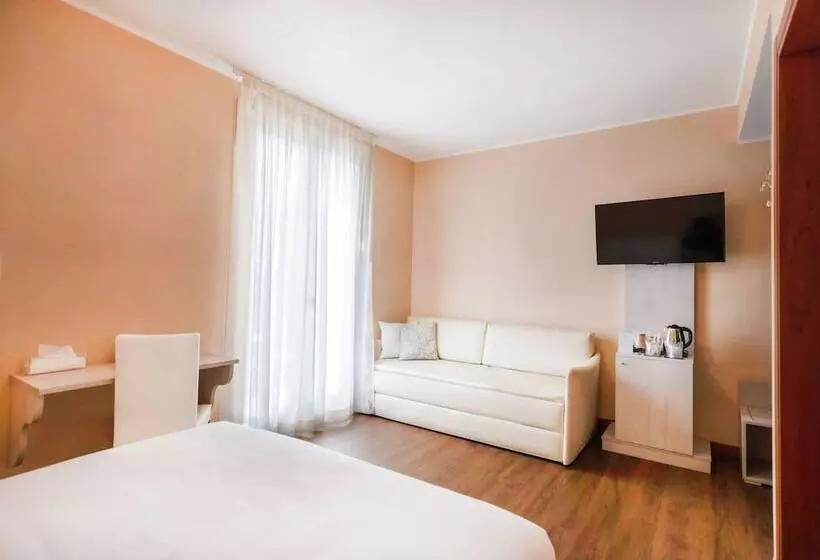 Отель Gardone Palace