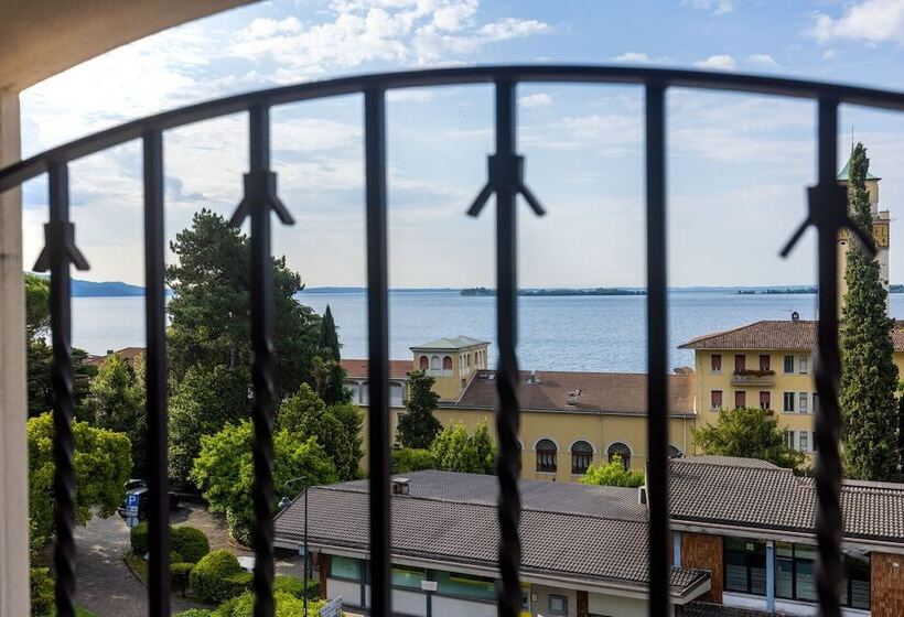 فندق Gardone Palace