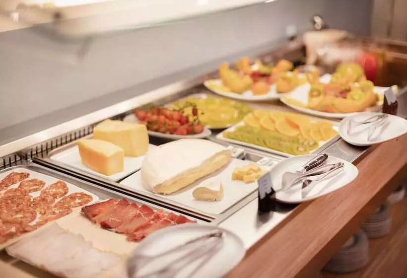 Отель Gardone Palace