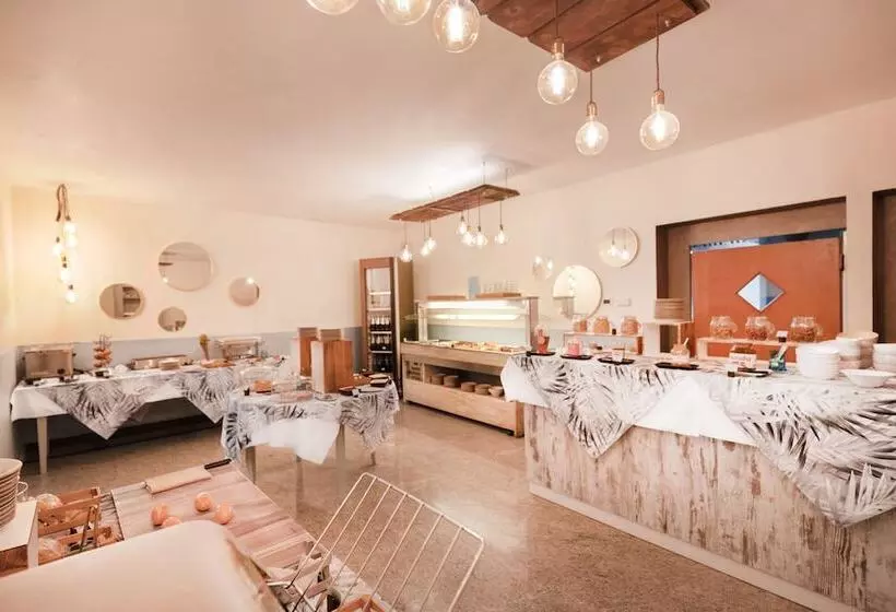 Отель Gardone Palace