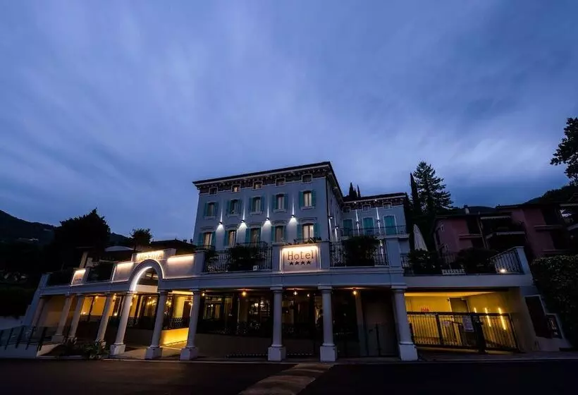 Отель Gardone Palace