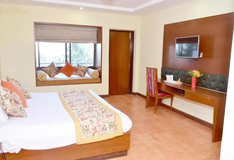 Отель Woodsvilla Resort