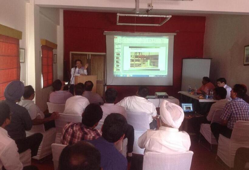 בית מלון כפרי Woodsvilla Resort