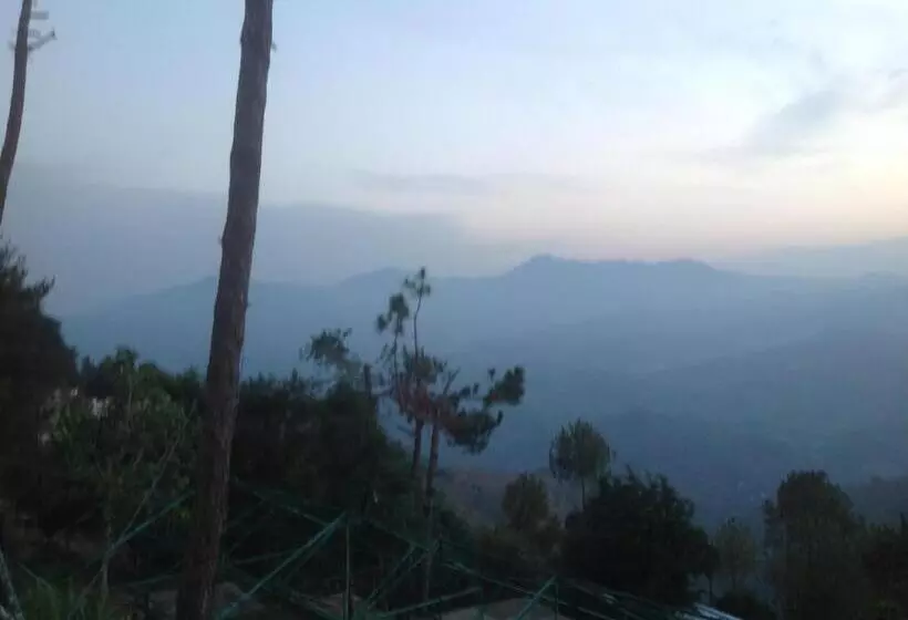 Отель Woodsvilla Resort