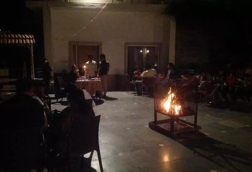 Отель Woodsvilla Resort