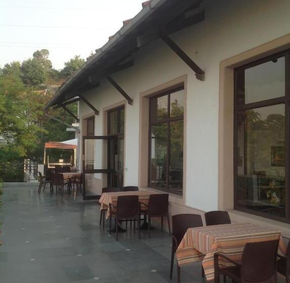 בית מלון כפרי Woodsvilla Resort