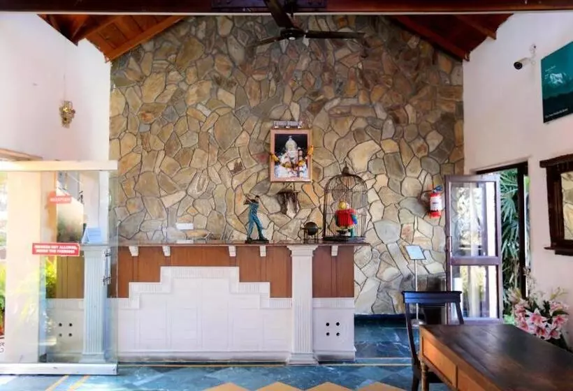 Отель Woodsvilla Resort