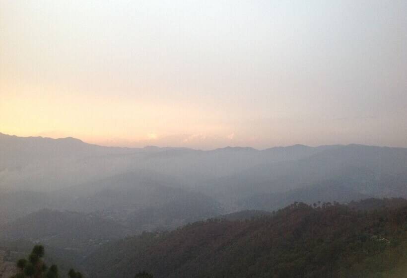 בית מלון כפרי Woodsvilla Resort