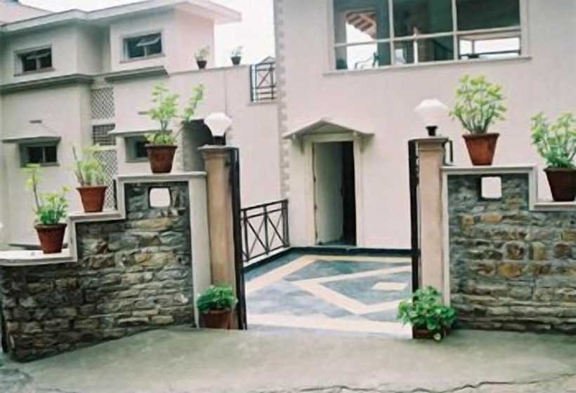 בית מלון כפרי Woodsvilla Resort