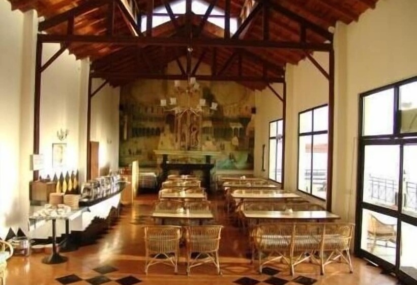 בית מלון כפרי Woodsvilla Resort