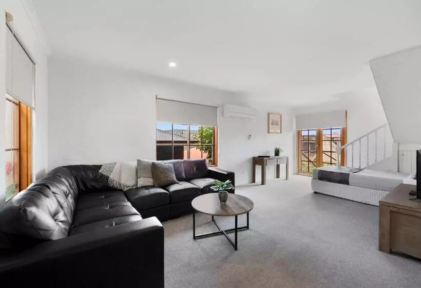 Bed and Breakfast Hideaway On George