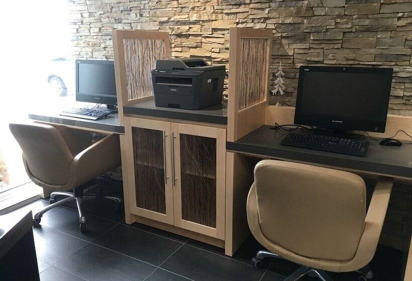 هتل Best Western Plus Airport Inn & Suites