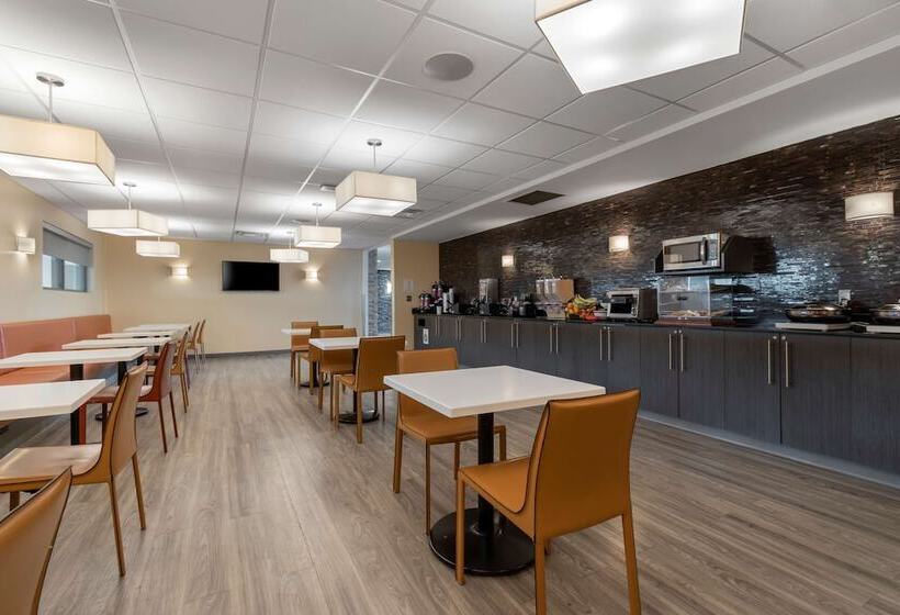 هتل Best Western Plus Airport Inn & Suites