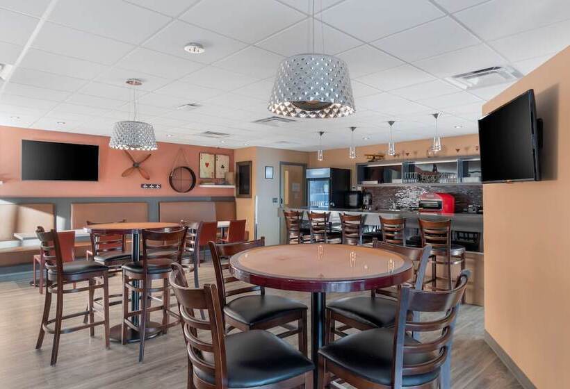 هتل Best Western Plus Airport Inn & Suites