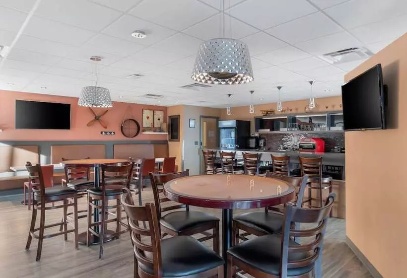 בית מלון כפרי Best Western Plus Airport Inn & Suites