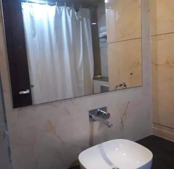 هتل Crimson Palace