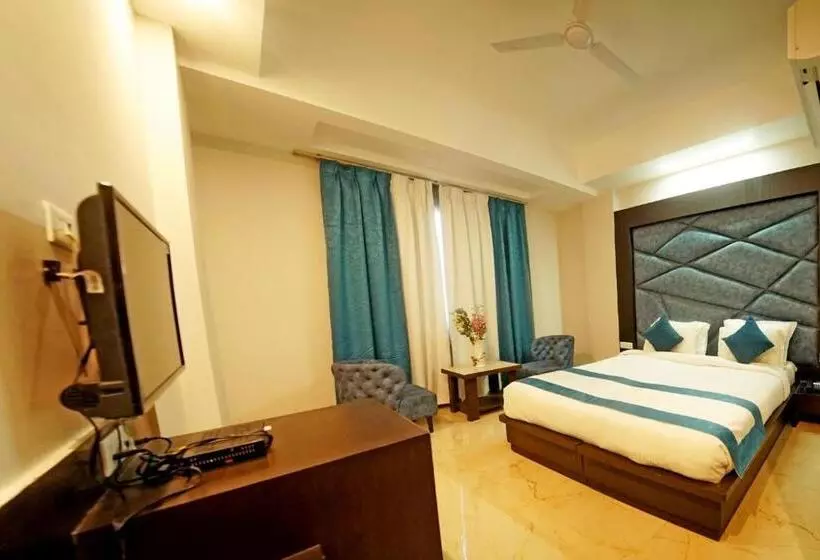 هتل Crimson Palace