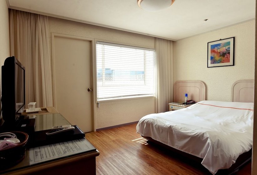 Hotel Jeju Honeycrown