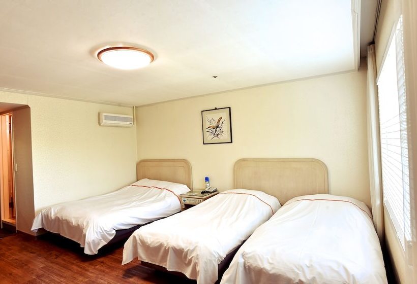 Hotel Jeju Honeycrown