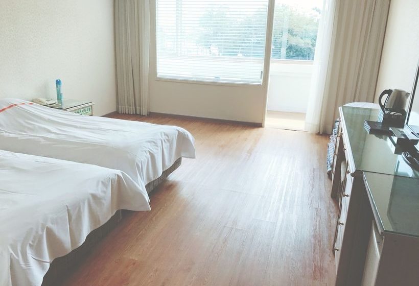 Hotel Jeju Honeycrown